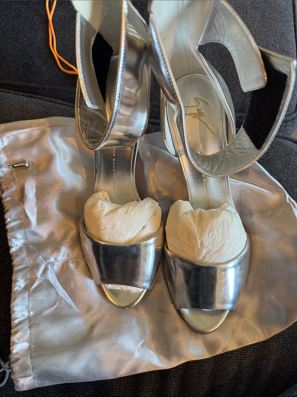Giuseppe Zanotti Silver Metallic Open-Toe Platform Sandals